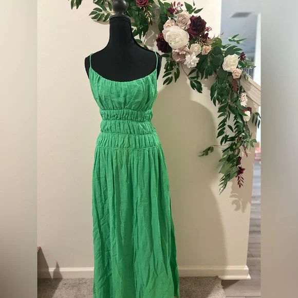 Astr Vibrant Green Midi Dress - Picture 6 of 7